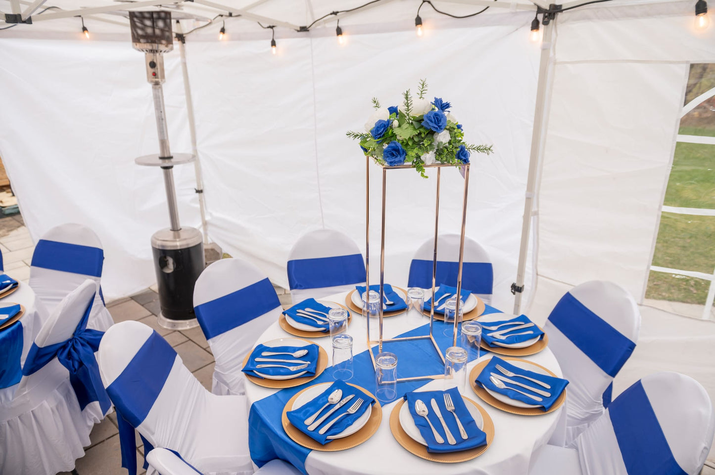 Tall centerpiece stand for events in gold with floral arrangement
